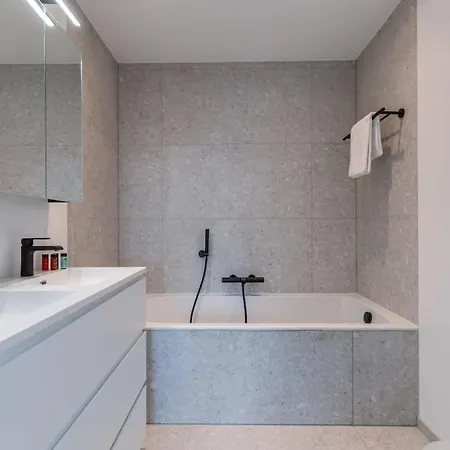 Huswell - Renovated With Sea View And Parking